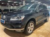 Volkswagen Touareg 4.2 V8 TDI 4M R-Line *AHK*STHZ*SHZ*PAN* - Volkswagen Touareg V8tdi mit Diesel-Antrieb