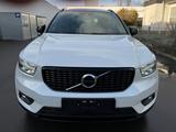 Volvo XC40 B4 R Design Mild Hybrid Pano AHK - Volvo XC40 Gebrauchtwagen in Frankfurt