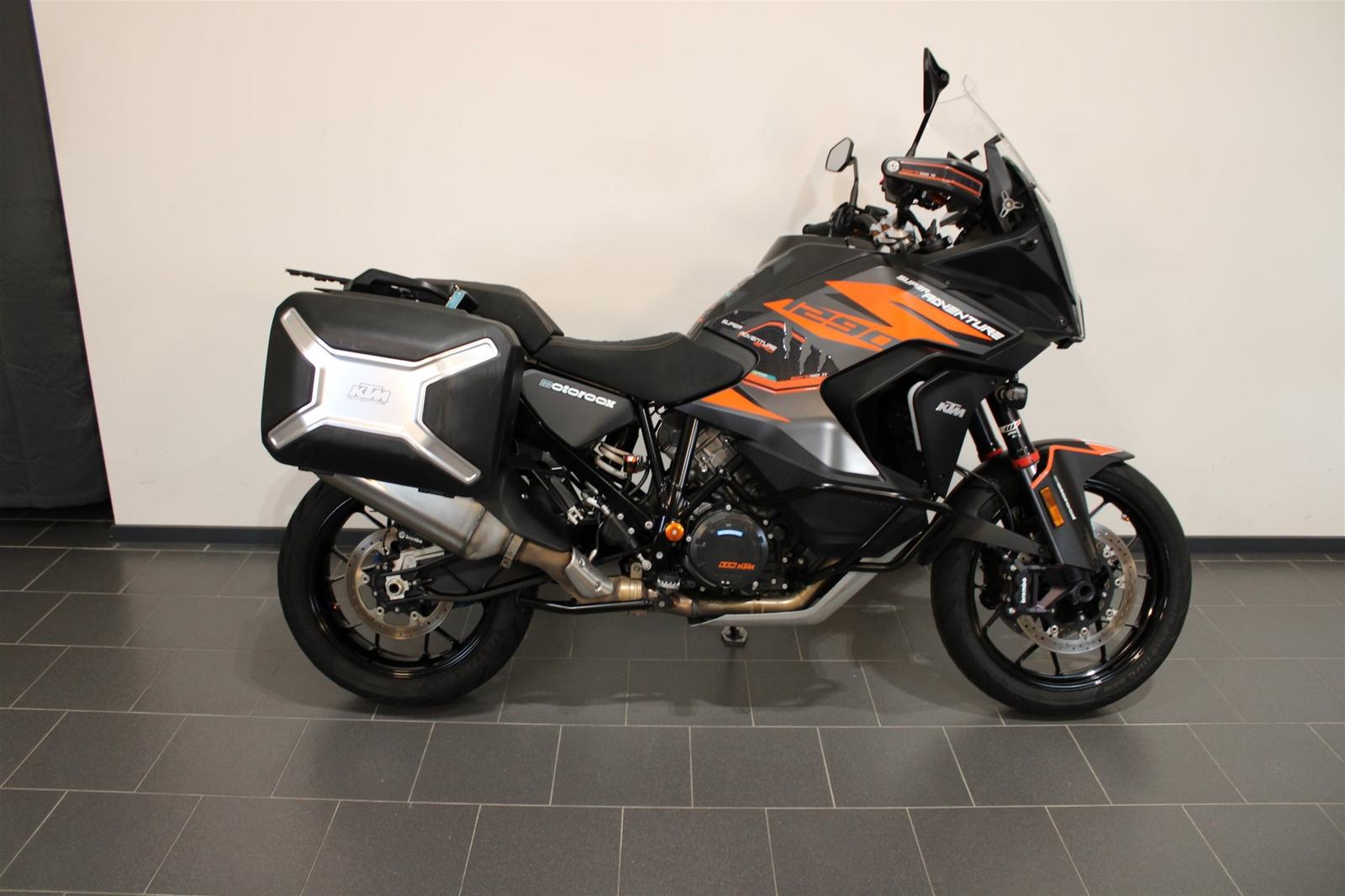 KTM 1290 Super Adventure S Modell 2021 / viel