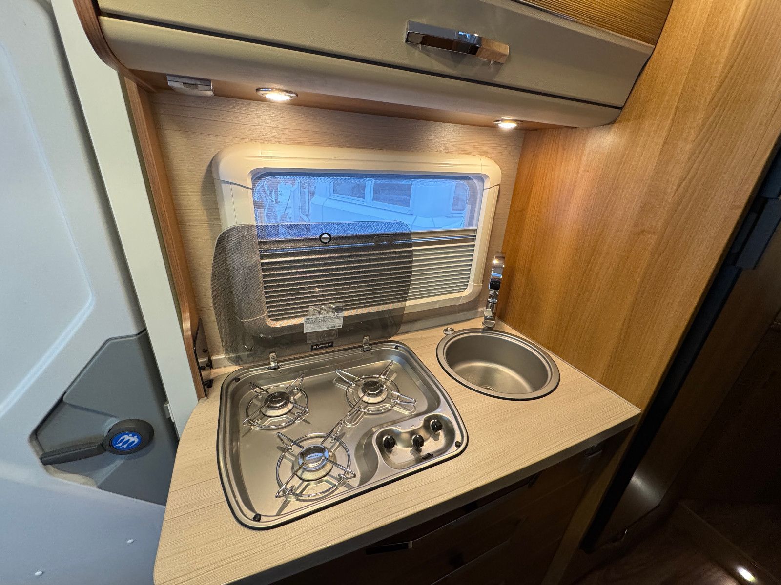 Fahrzeugabbildung Knaus VAN 650 I MEG AUTOMATIK LÄNGSBETT HUBBETT 1.HAND