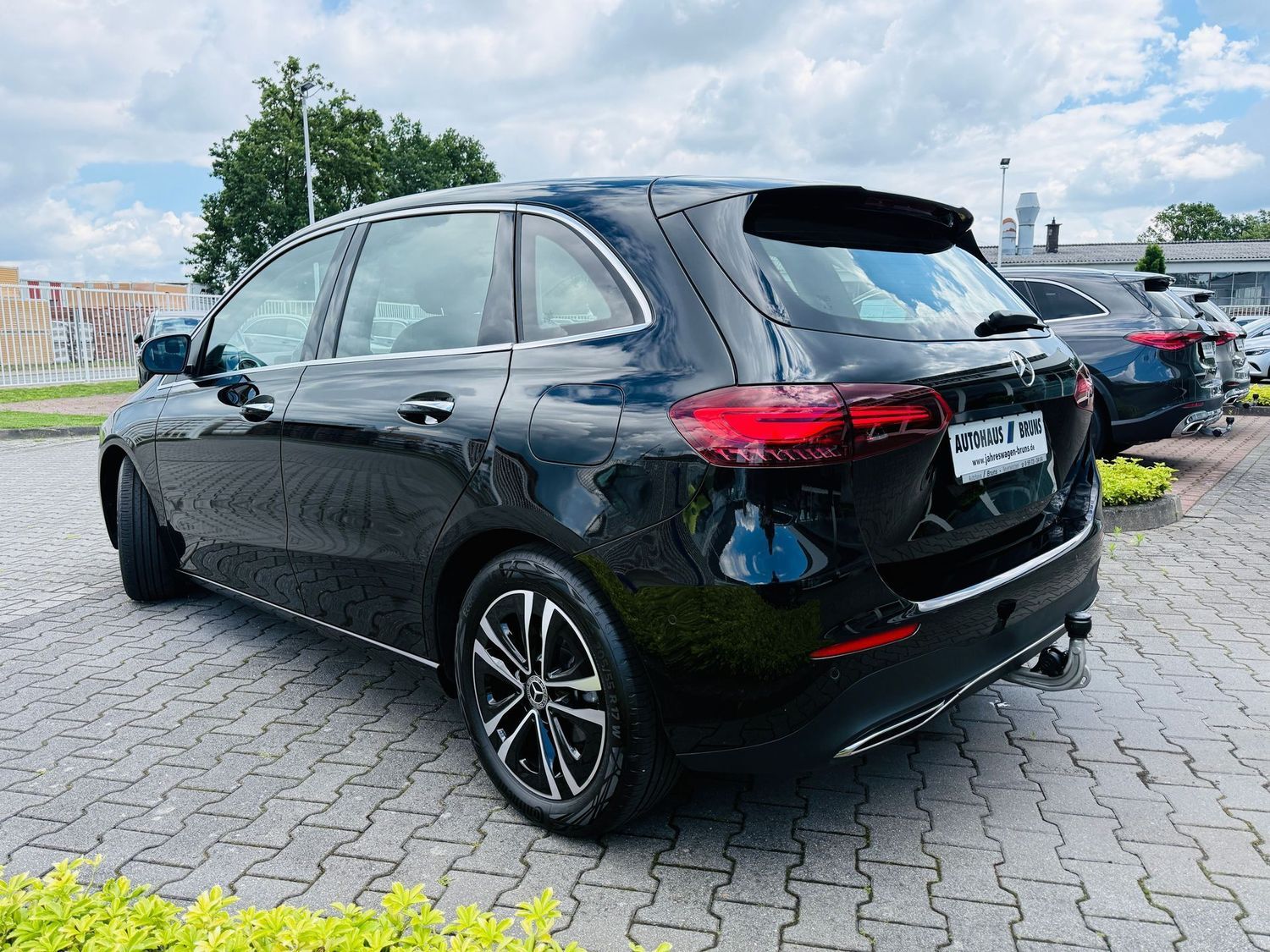 Fahrzeugabbildung Mercedes-Benz B 180 PROGR. PLUS, Autom, LED, AHK, PTS, RFK, Ke