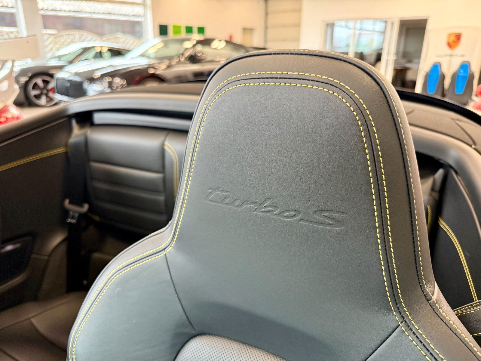 Fahrzeugabbildung Porsche 911 992 Turbo S Cabrio LIFT/Burmester/Keyless
