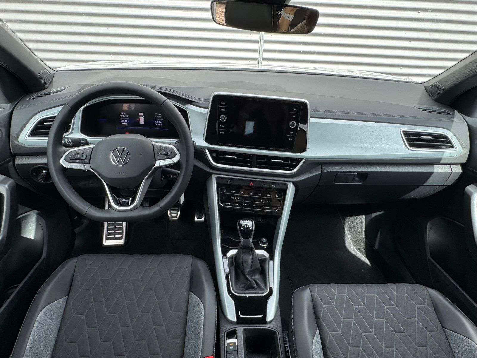 Fahrzeugabbildung Volkswagen T-Roc Goal 1.0 TSI Navi ACC LED