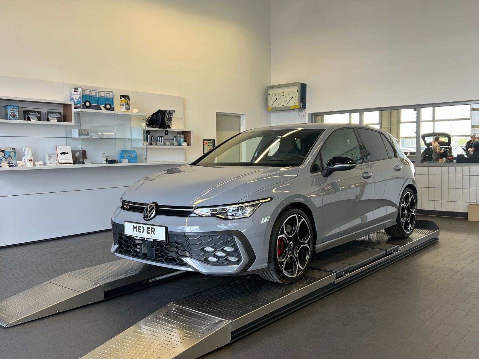 Fahrzeugabbildung Volkswagen Golf VIII GTI 2.0 TSI DSG *AHK, LED, Black Style