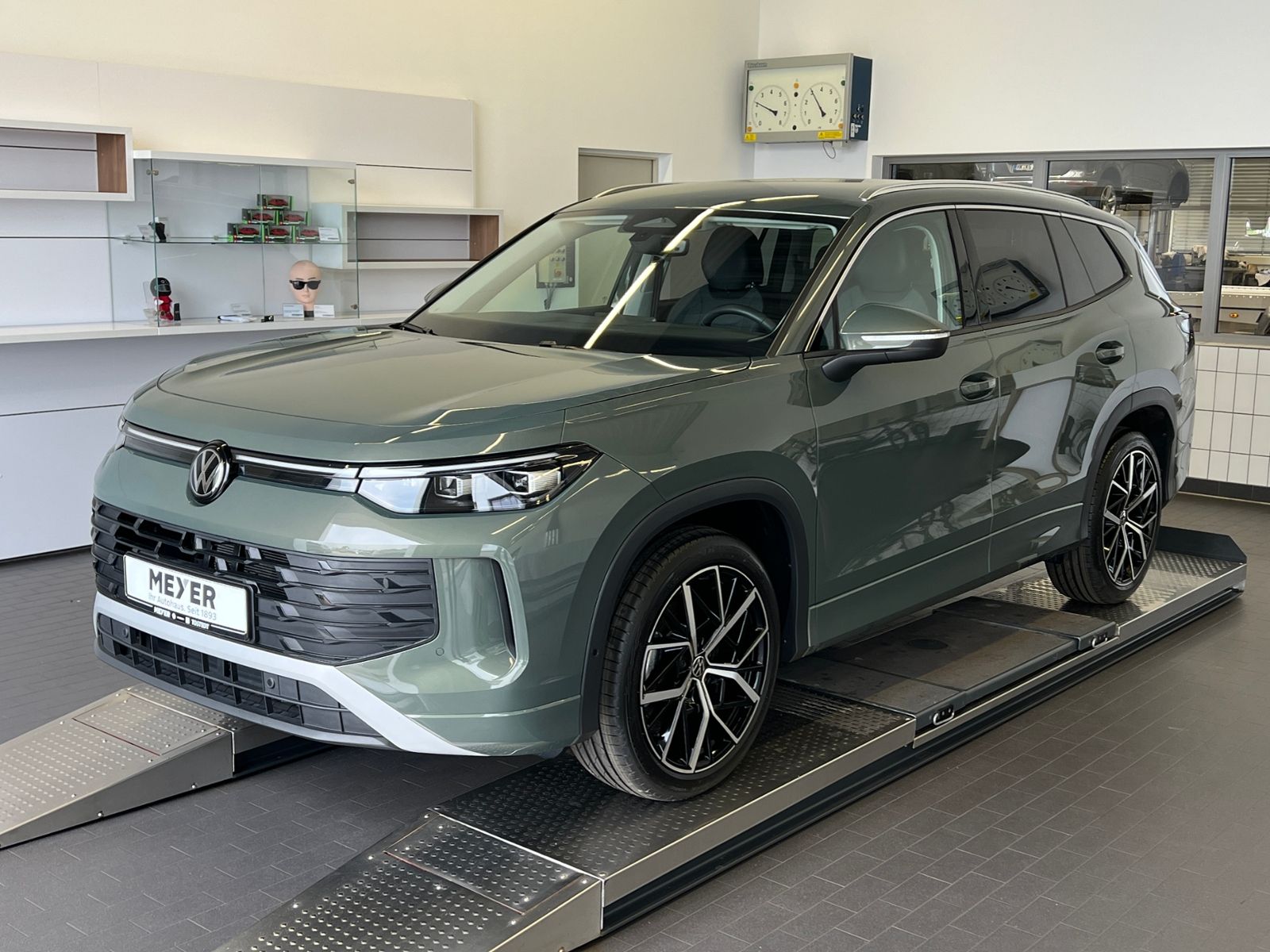 Fahrzeugabbildung Volkswagen Tayron Life 1.5 eTSI DSG *AHK,7-Sitzer,LED,Kamer