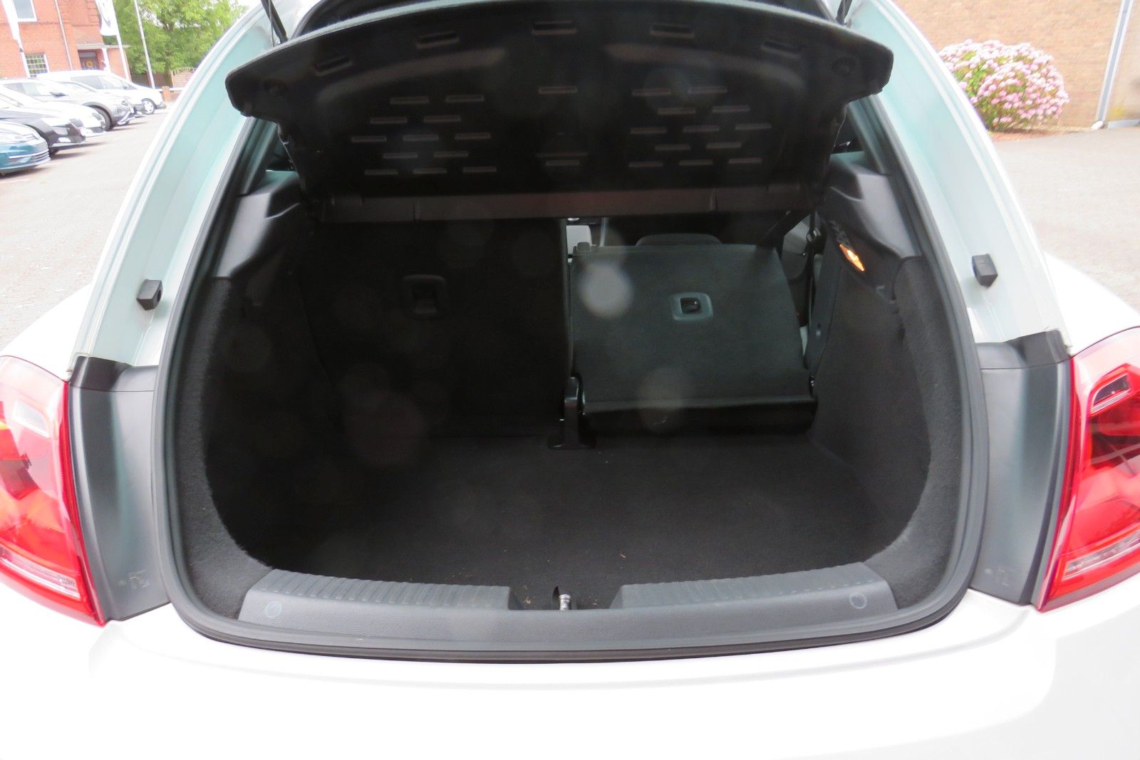 Fahrzeugabbildung Volkswagen Beetle Lim. Club XENON NAVI APP-CONNECT PDC 18`