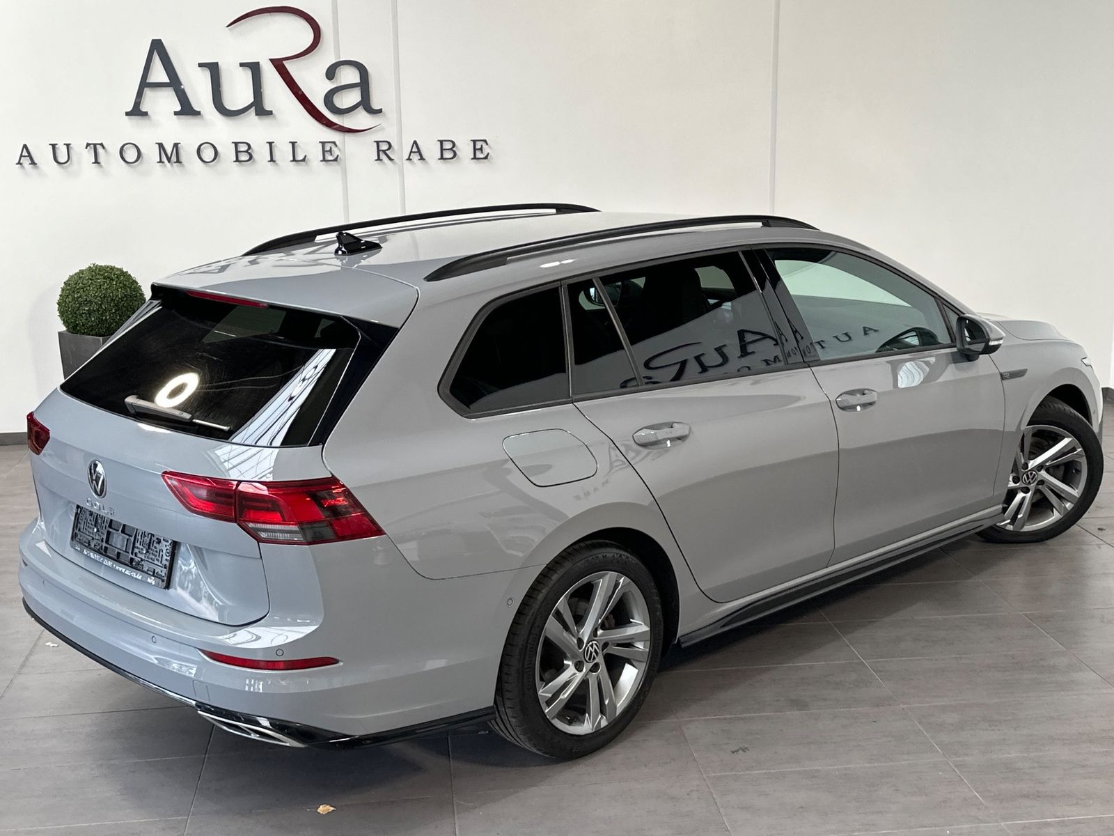 Fahrzeugabbildung Volkswagen Golf Variant 2.0 TDI DSG R-Line NAV+LED+AHK