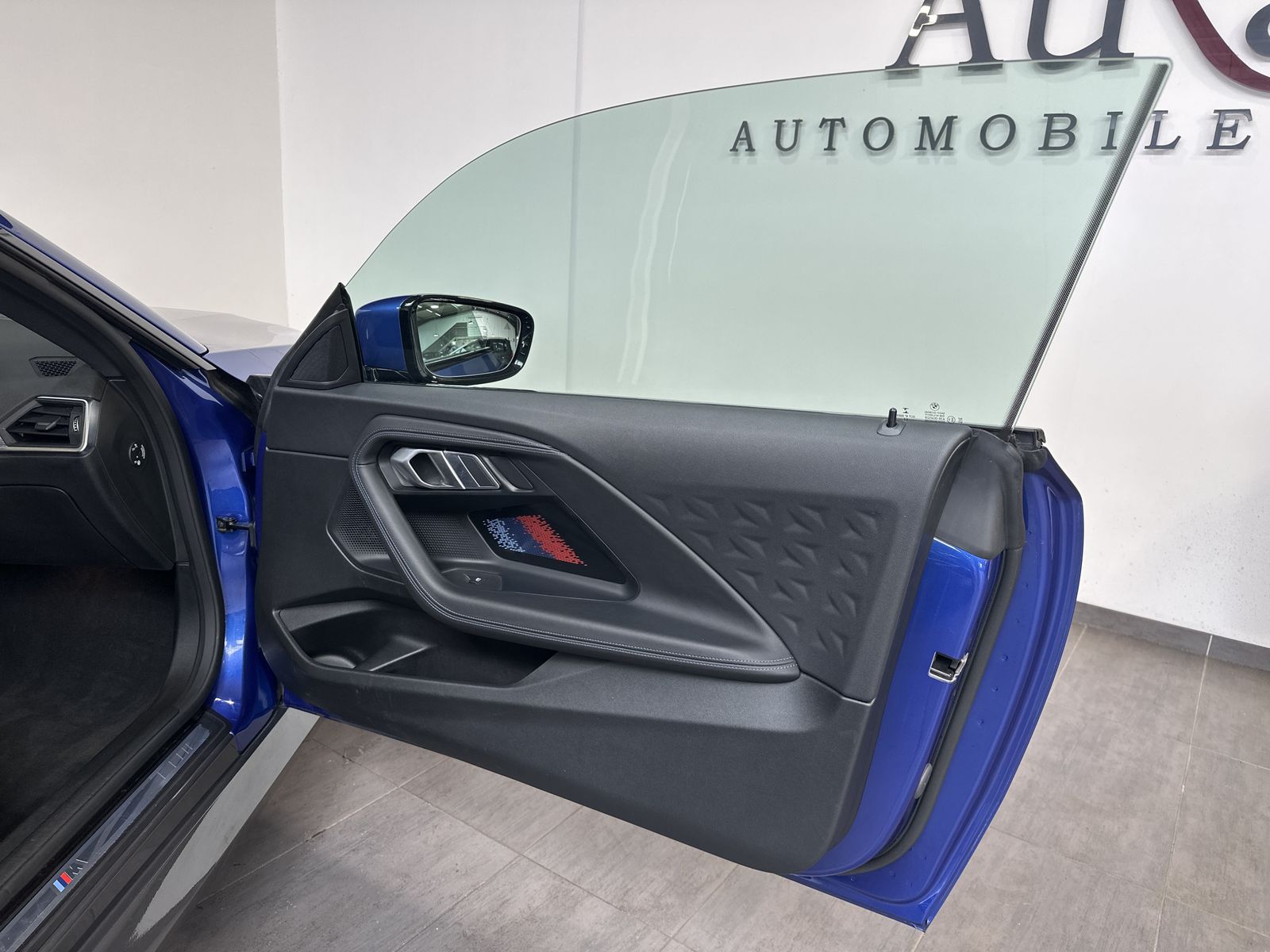 Fahrzeugabbildung BMW 220i Coupé M-Sport NAV+LED+PANO+VCOCK+DA+KAM+2HD