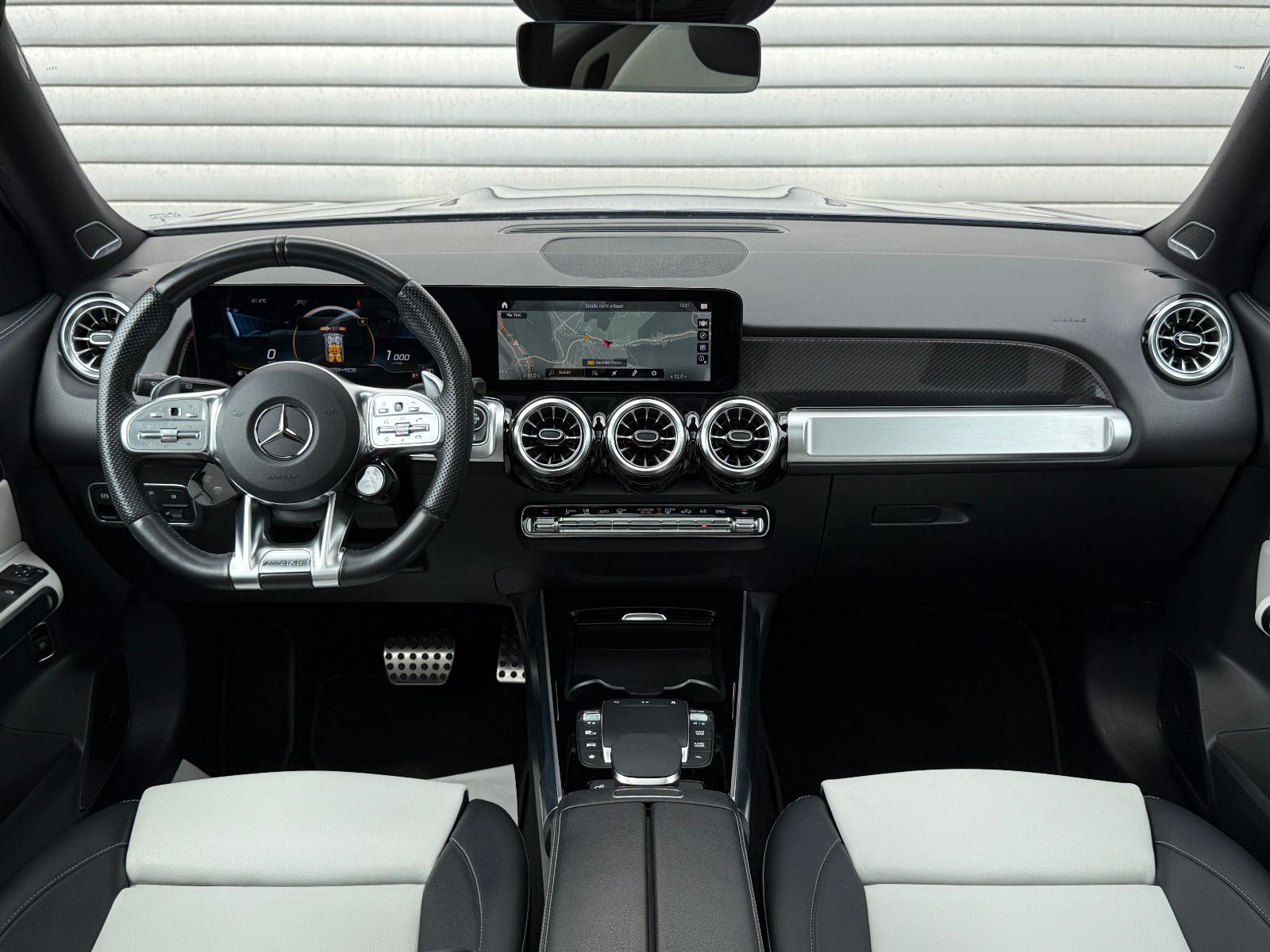 Fahrzeugabbildung Mercedes-Benz GLB 35 AMG 4Matic ACC Burmester 360°K Pano Night