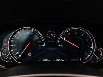 Fahrzeugabbildung BMW 530i LuxuryLine Kamera HUD Komfort SoftCl Alarm