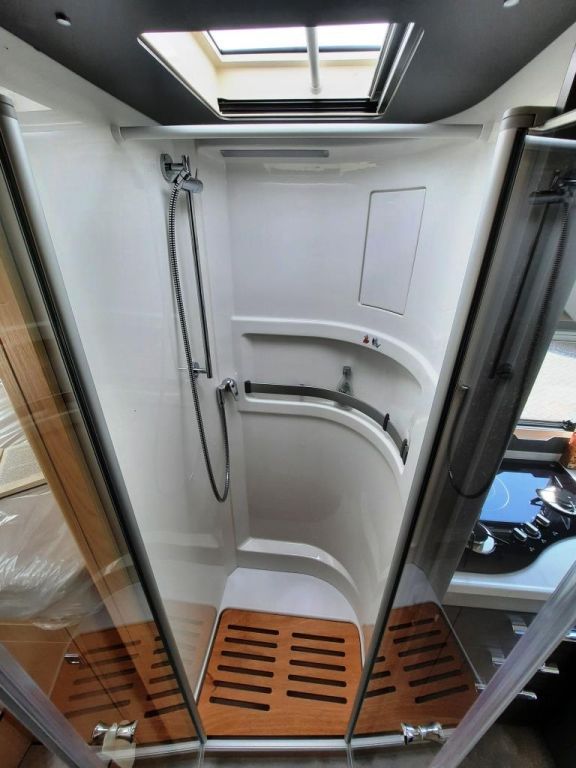 Fahrzeug Übersicht 19 Fahrzeugabbildung HYMER / ERIBA / HYMERCAR B-Klasse ML T 780 BlackLine Verfüg./Sparen Sie 1