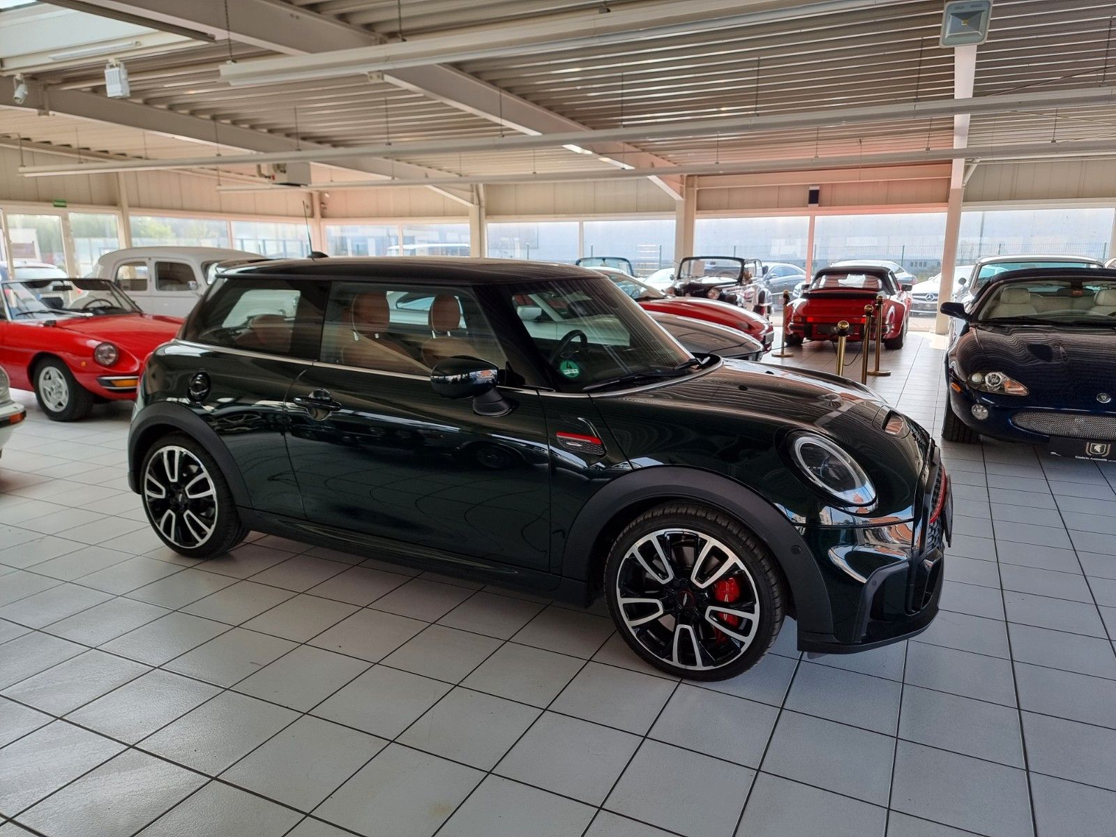 Fahrzeugabbildung MINI John Cooper Works/H&K/Pan/Full/Gar. 2027