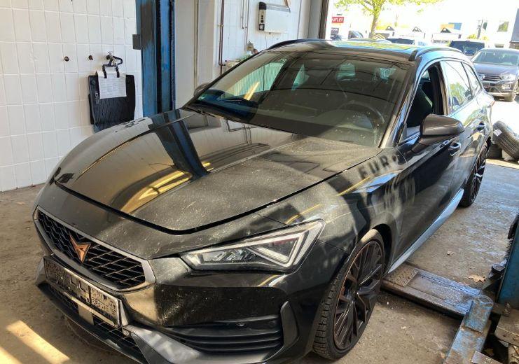 Cupra Leon Sportstourer 2.0 TSI DSG 4Drive VZ | PANO |