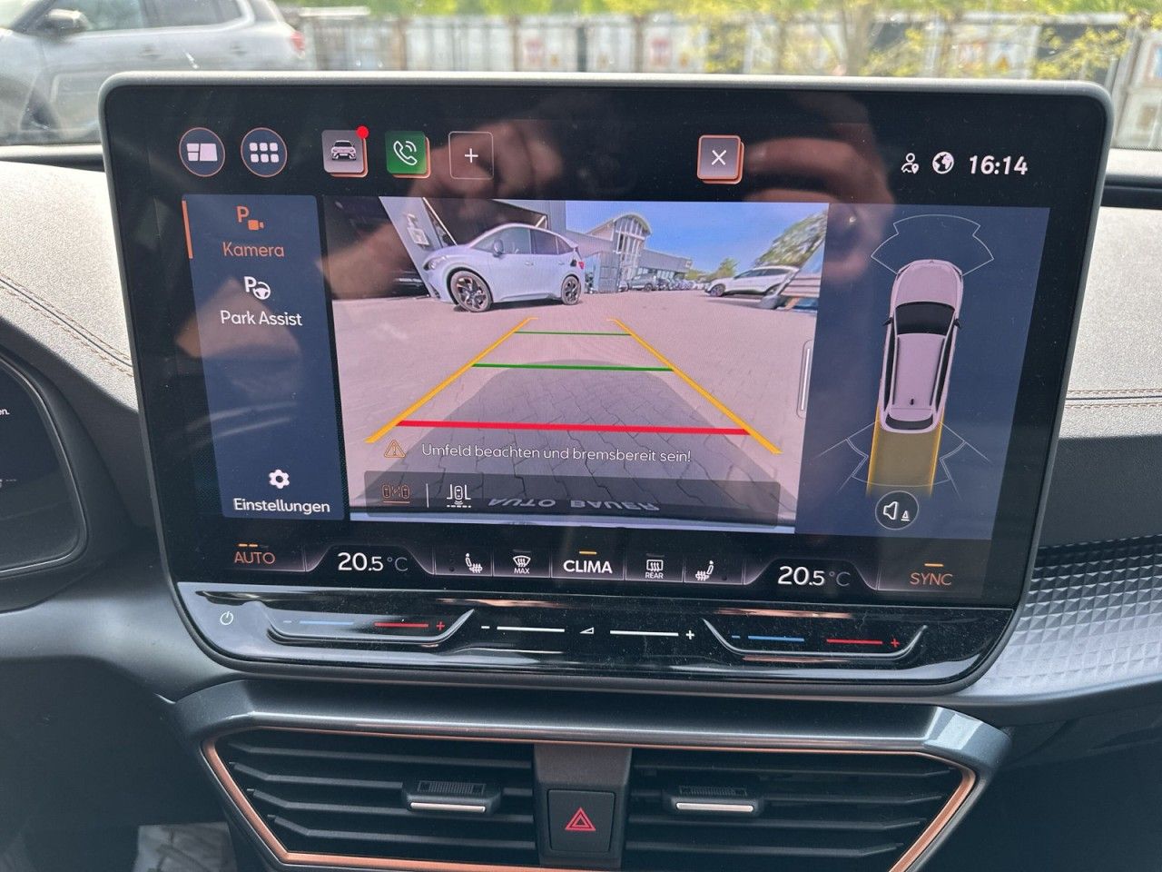 Fahrzeugabbildung CUPRA Leon ST VZ 2.0 TSI 333 PS 4Drive Akebono Pano - mit KI generiert/bearbeitet