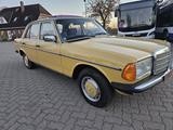 Mercedes-Benz 250 - W123 - Oldtimer! - Mercedes 250 mit Schiebedach
