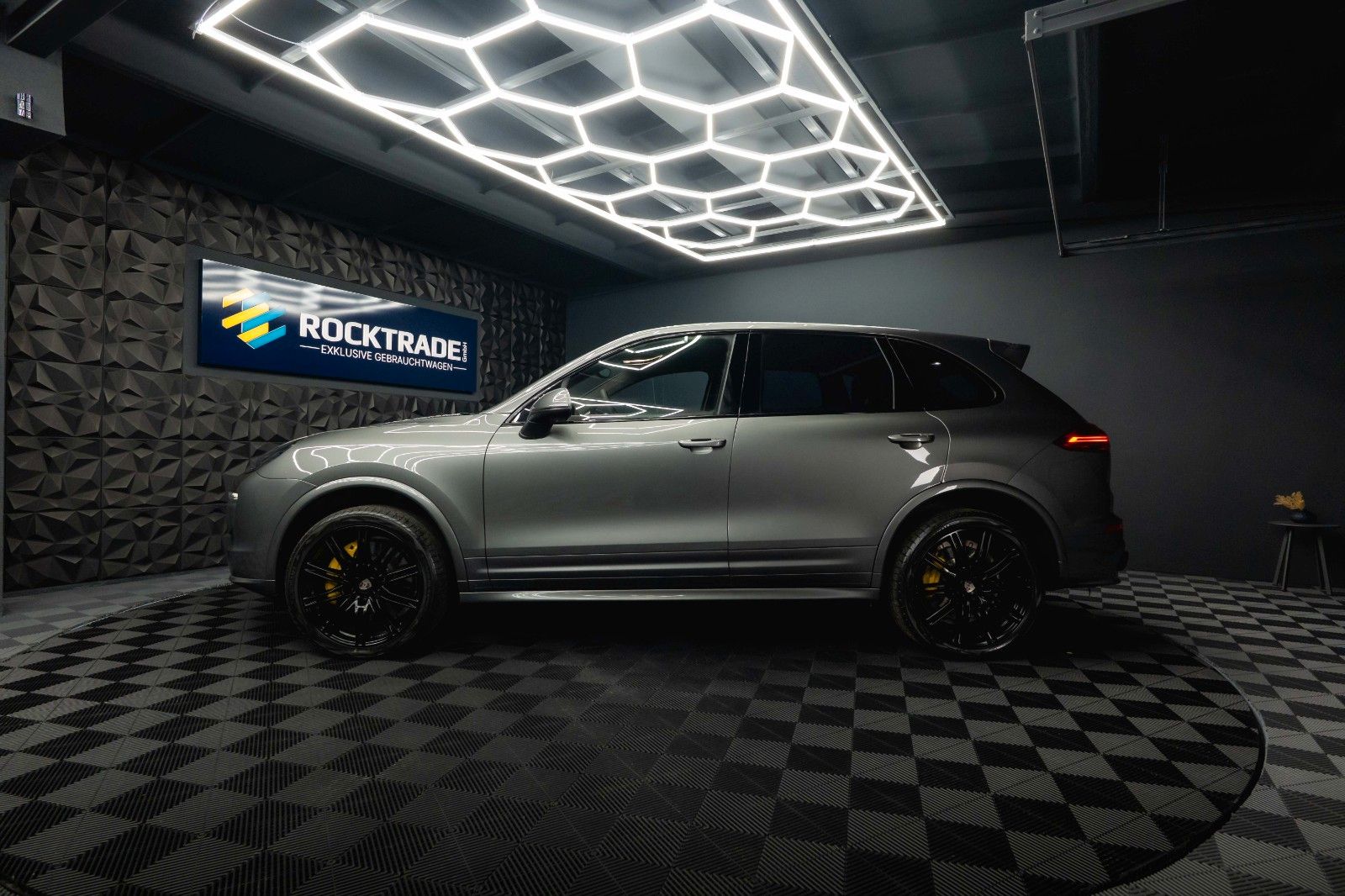 Fahrzeugabbildung Porsche Cayenne S Sport-Design Paket Carbon KERAMIK *LED