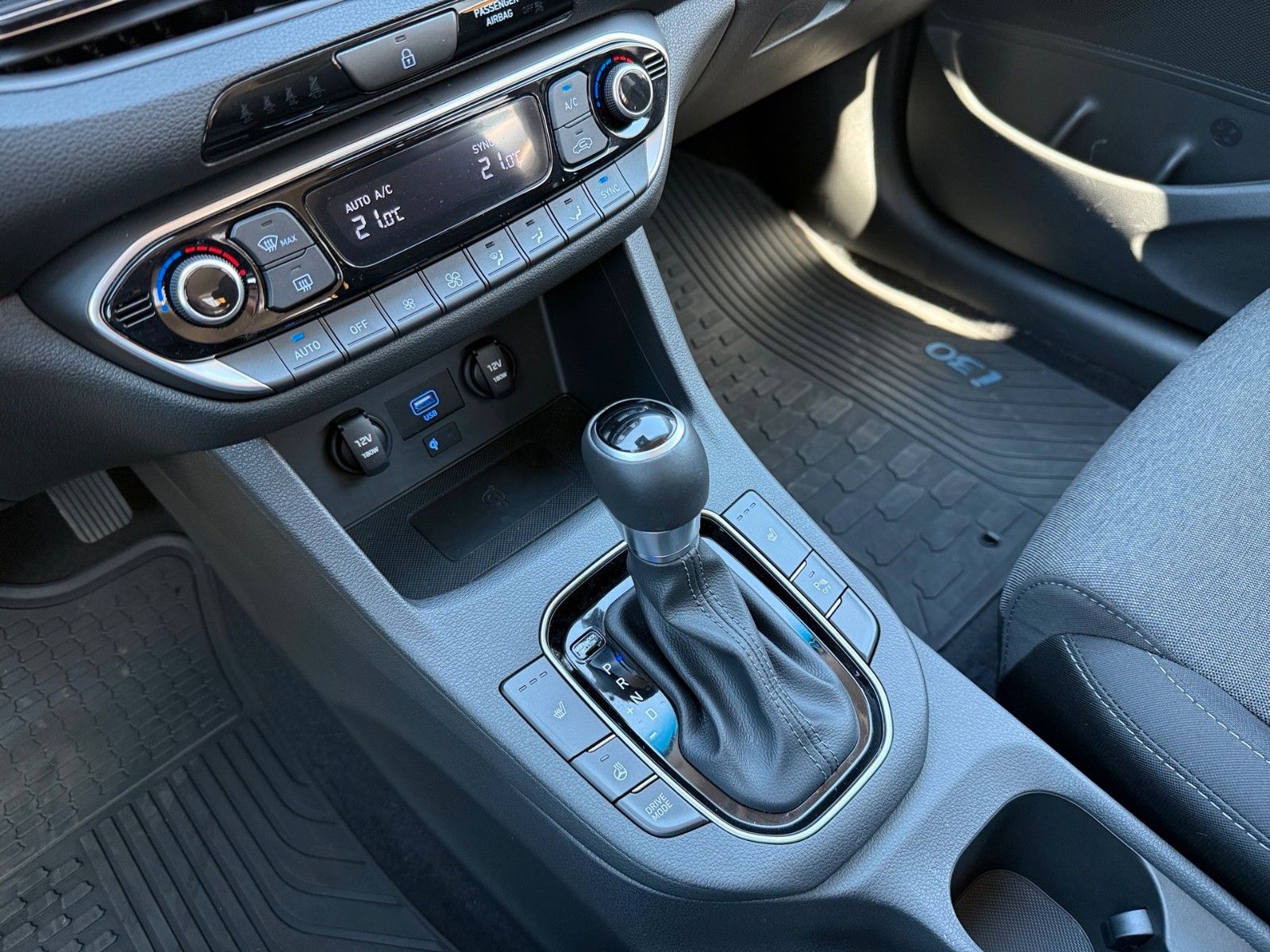 Fahrzeugabbildung Hyundai i30 1.0T 7DCT GARANTIE-9.28 LED+CARPLAY+KAMERA+
