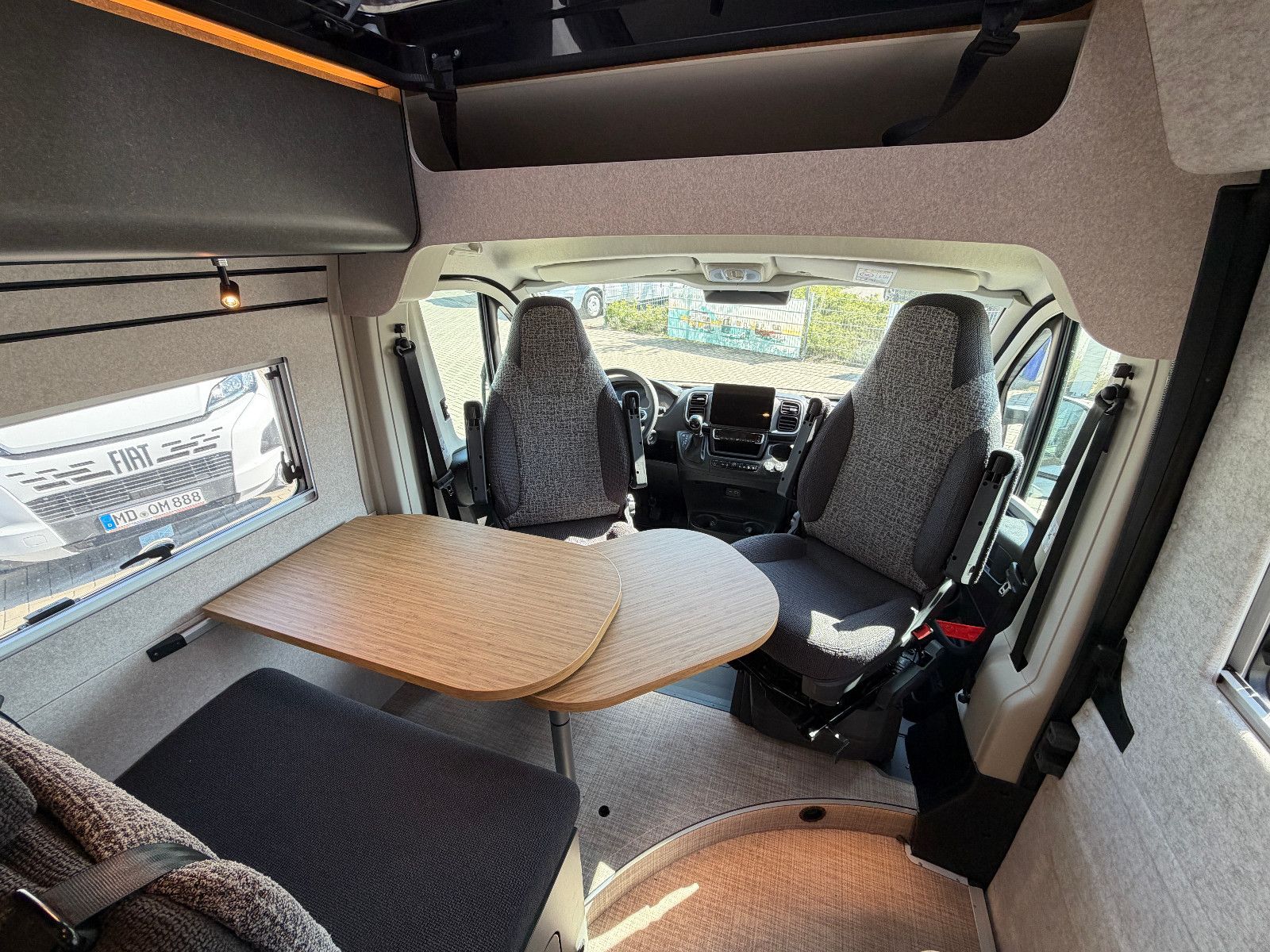 Fahrzeugabbildung HYMER / ERIBA / HYMERCAR Redwood 601 - Voll - 6.871€ sparen!