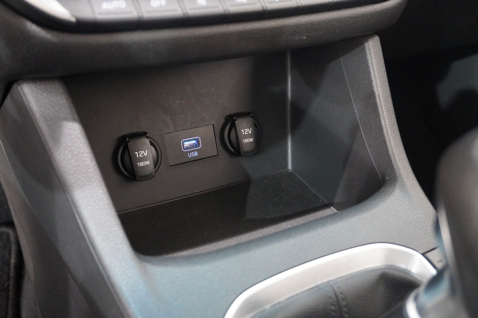 Fahrzeugabbildung Hyundai i30 1.5 T-GDI PURE NAVI/LED/KAMERA/SPORT/SH/AHK