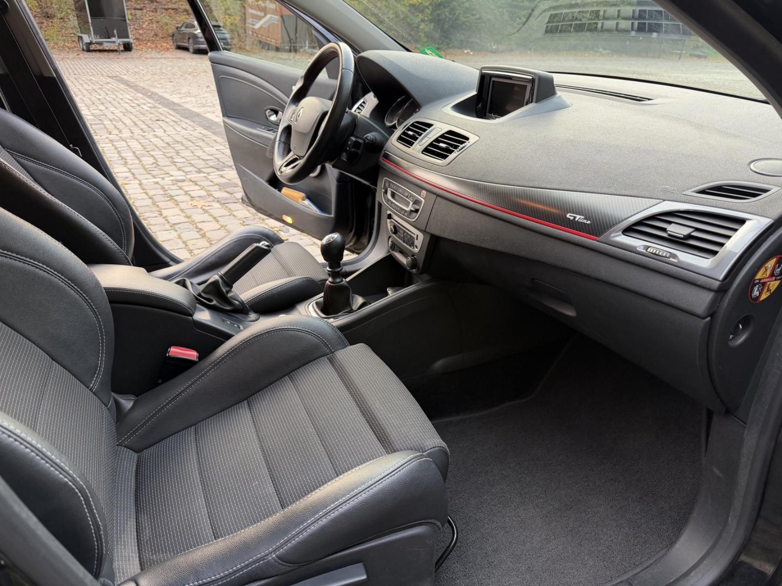 Renault Megane 2013 — photo 11