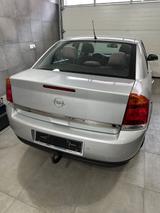 Opel Vectra C 2.2 - Opel Vectra mit Benzin-Antrieb: Limousine, 2.2