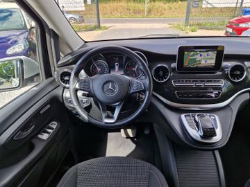 Mercedes V 220 - 10