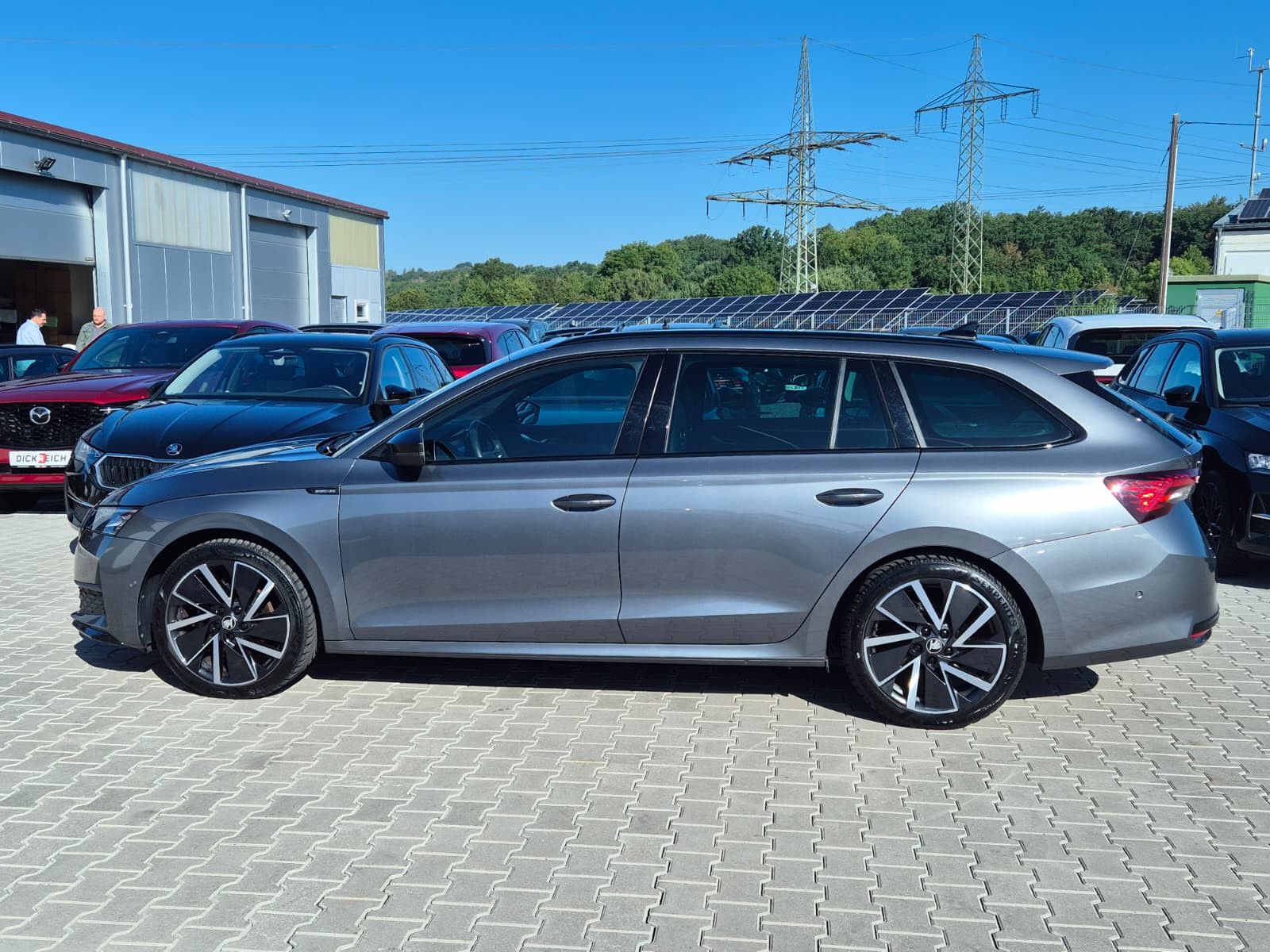 Fahrzeugabbildung SKODA Octavia 1.5 DSG Sportline PANO*MATRIX*AHK*5J.GAR