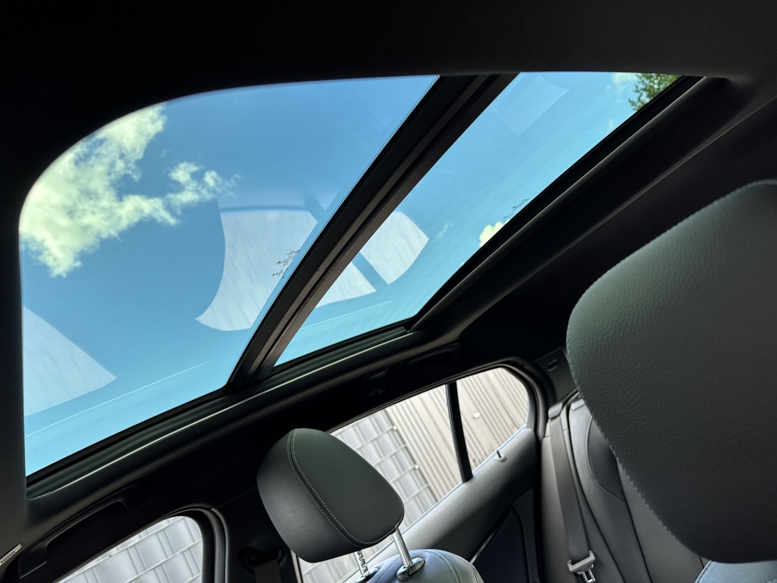 Fahrzeugabbildung BMW 120i M-Sport 5-Türer NAV+LED+AHK+PANO+HIFI+18ZO