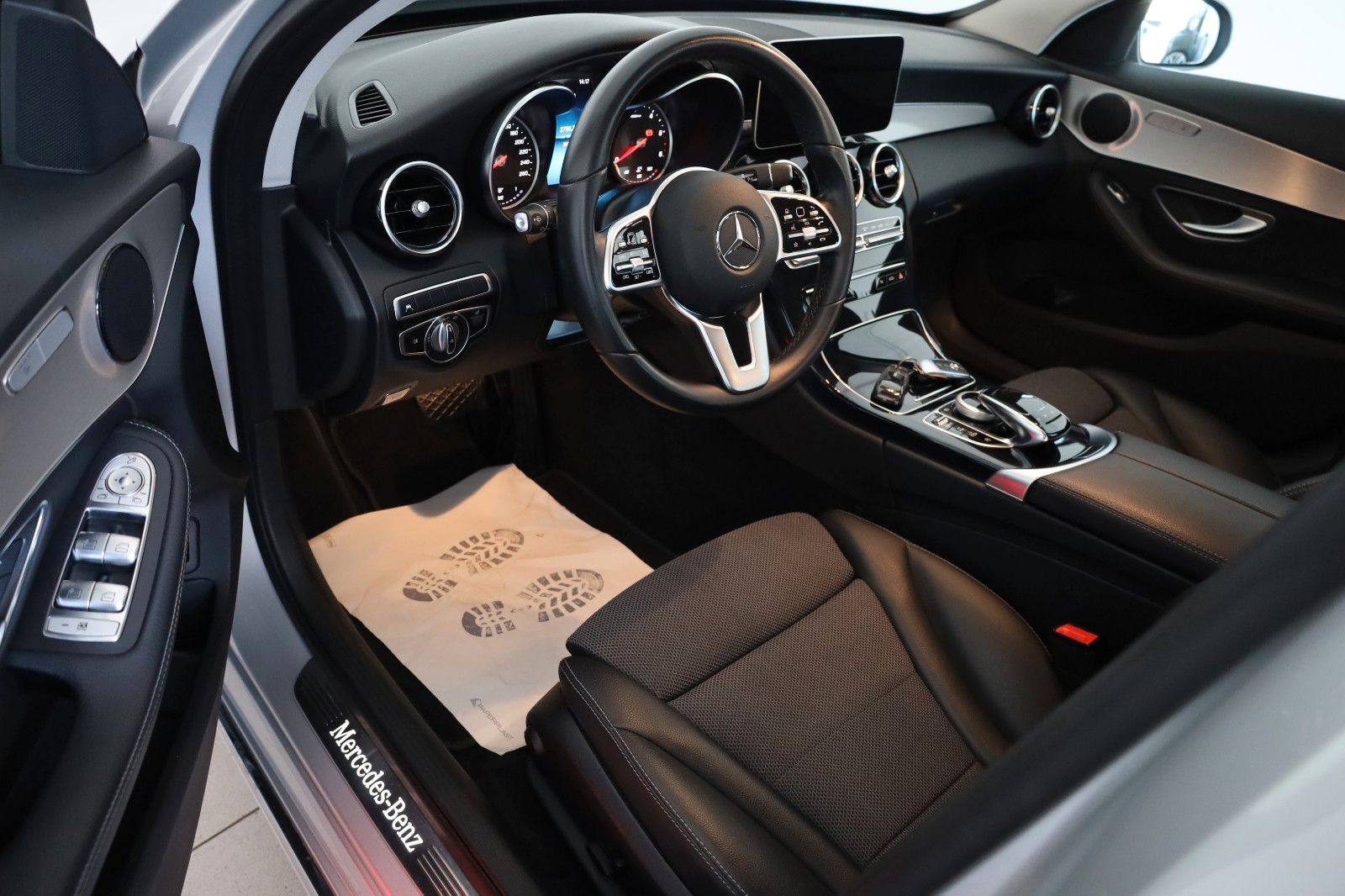 Fahrzeugabbildung Mercedes-Benz C 200d T T.Leder,Apple CarPlay,Kamera,SH,PDC,AHK