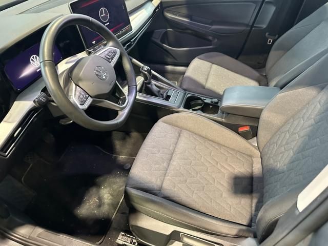 Fahrzeugabbildung Volkswagen Golf VIII Life 2.0 TDI Kamera ACC LED Keyless
