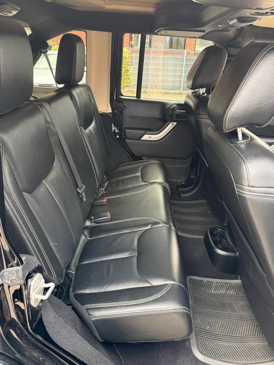 Jeep Wrangler Unlimited Rubicon 3.6 V6 284ch 4x4 - 2 ème main - Carnet entretien - Alpine - Attelage - Non fumeur
