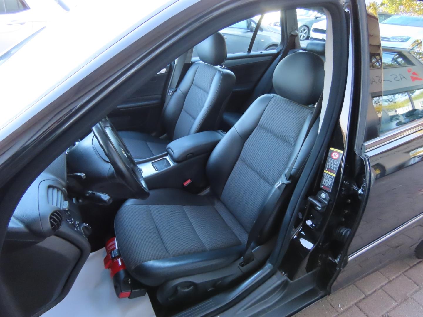 Mercedes-Benz C180 2004 — photo 8