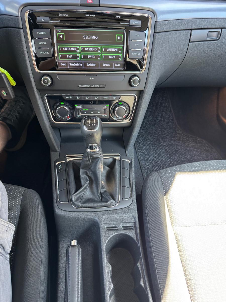 Skoda Superb Combi Active *1.Hand*Garantie*AHK*