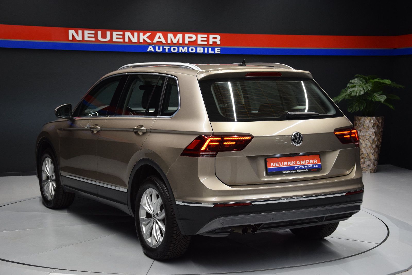 Fahrzeugabbildung Volkswagen Tiguan Highline 4Motion AHK el.Heckklappe ACC