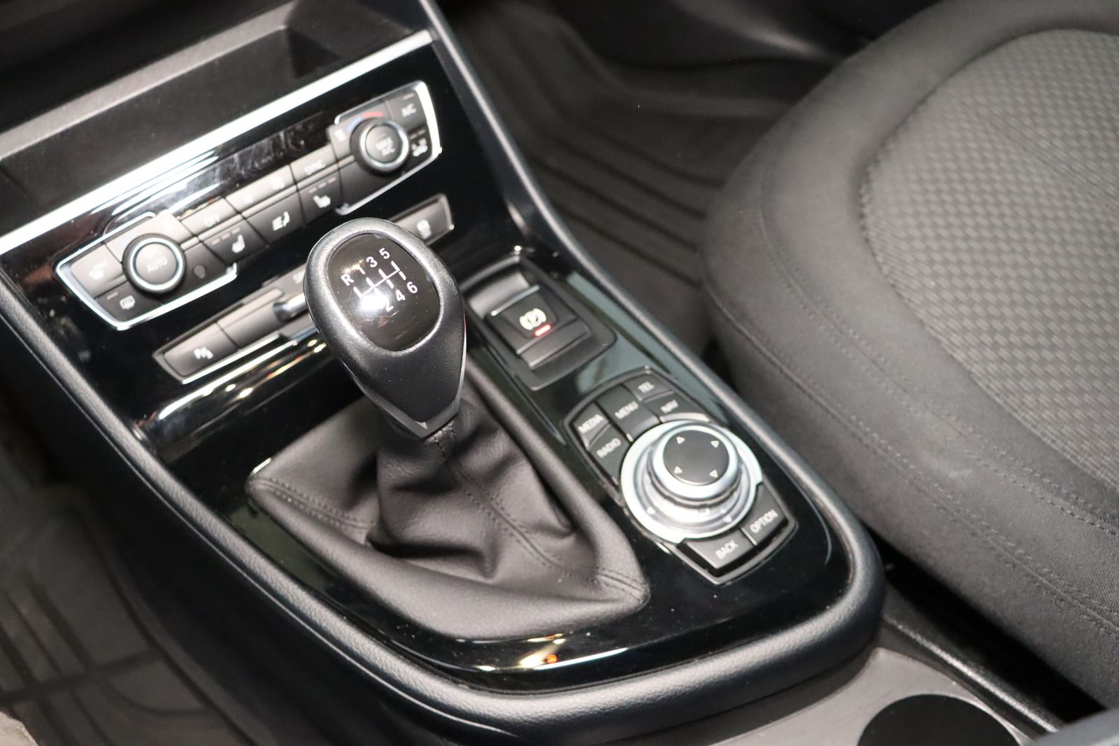 Fahrzeugabbildung BMW 218 i Active Tourer LED * Navi * PDC * Sitzhzg.