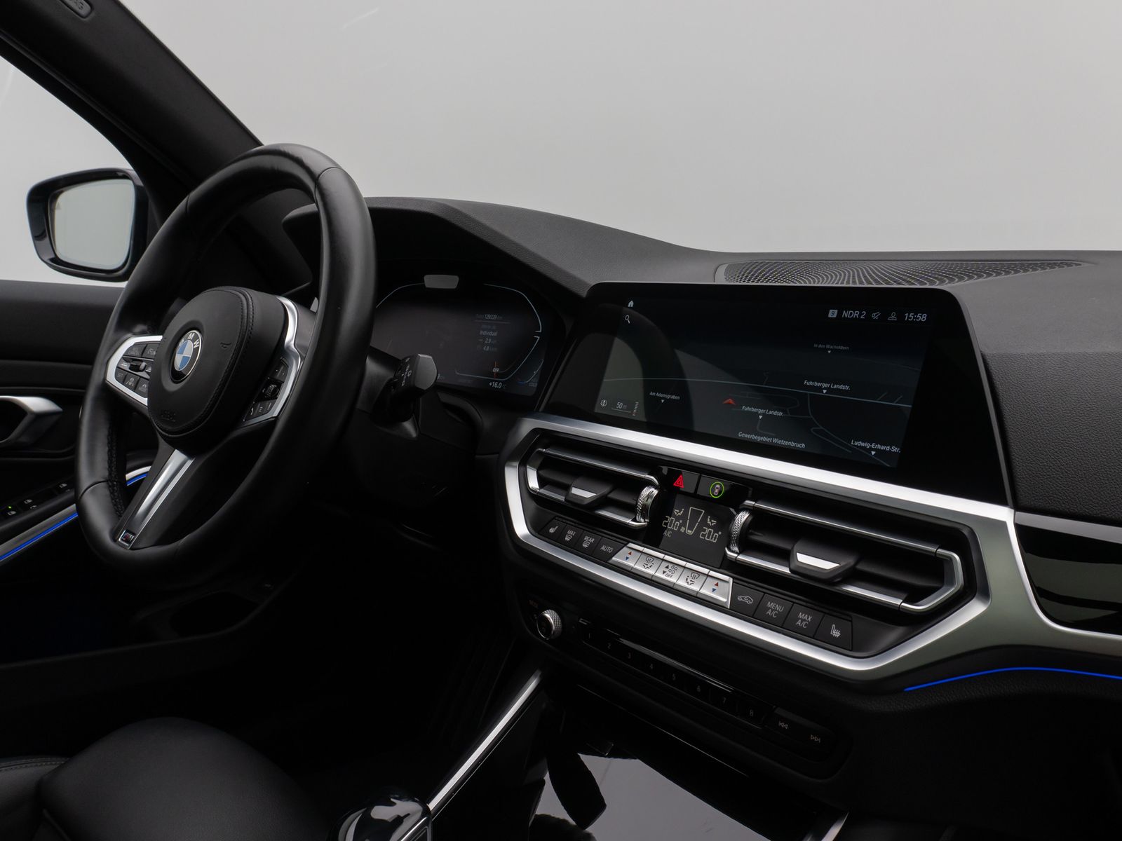 Fahrzeugabbildung BMW 320d xD Sport Line Panorama Laser Kamera HUD DAB