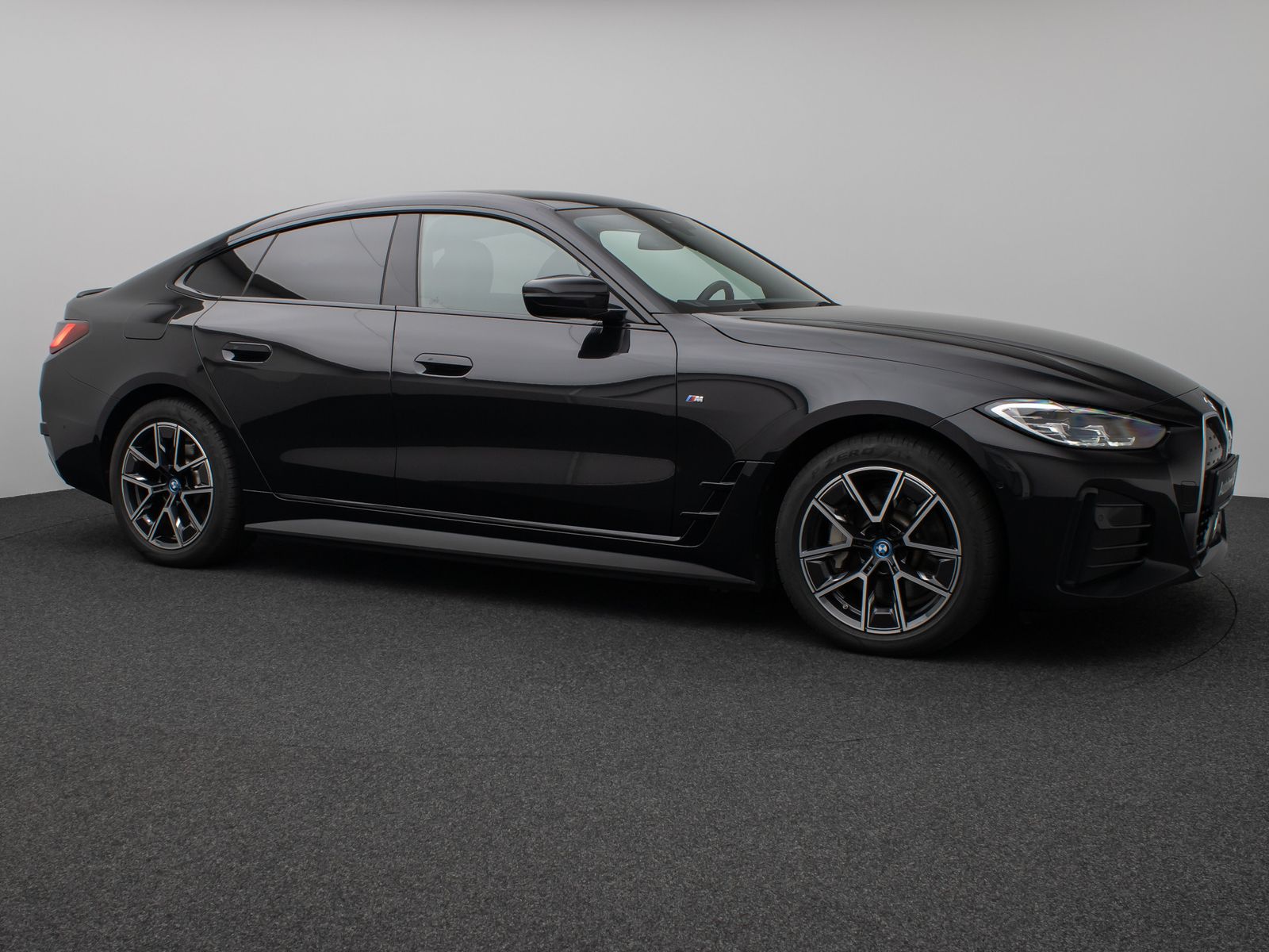 Fahrzeugabbildung BMW i4 eD40 M Sport Kamera DAB H/K Komfort 18Zoll
