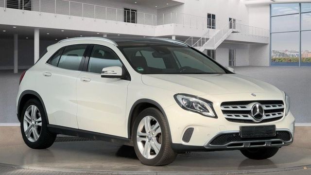 Mercedes-Benz GLA 200 URBAN *PANORAMA|NAVI|LED*