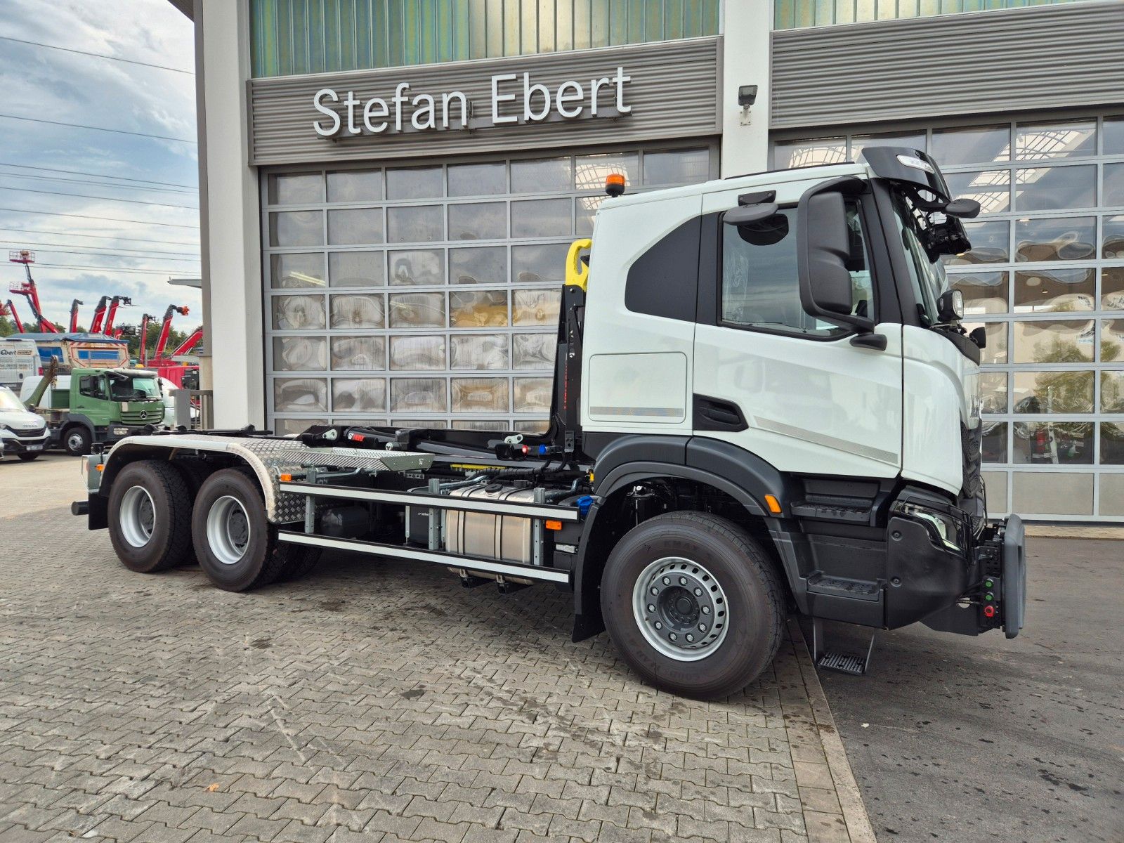 Fahrzeugabbildung Iveco X-Way AT300X48Z/P HR OFF 6x4 Hiab Winterdienst