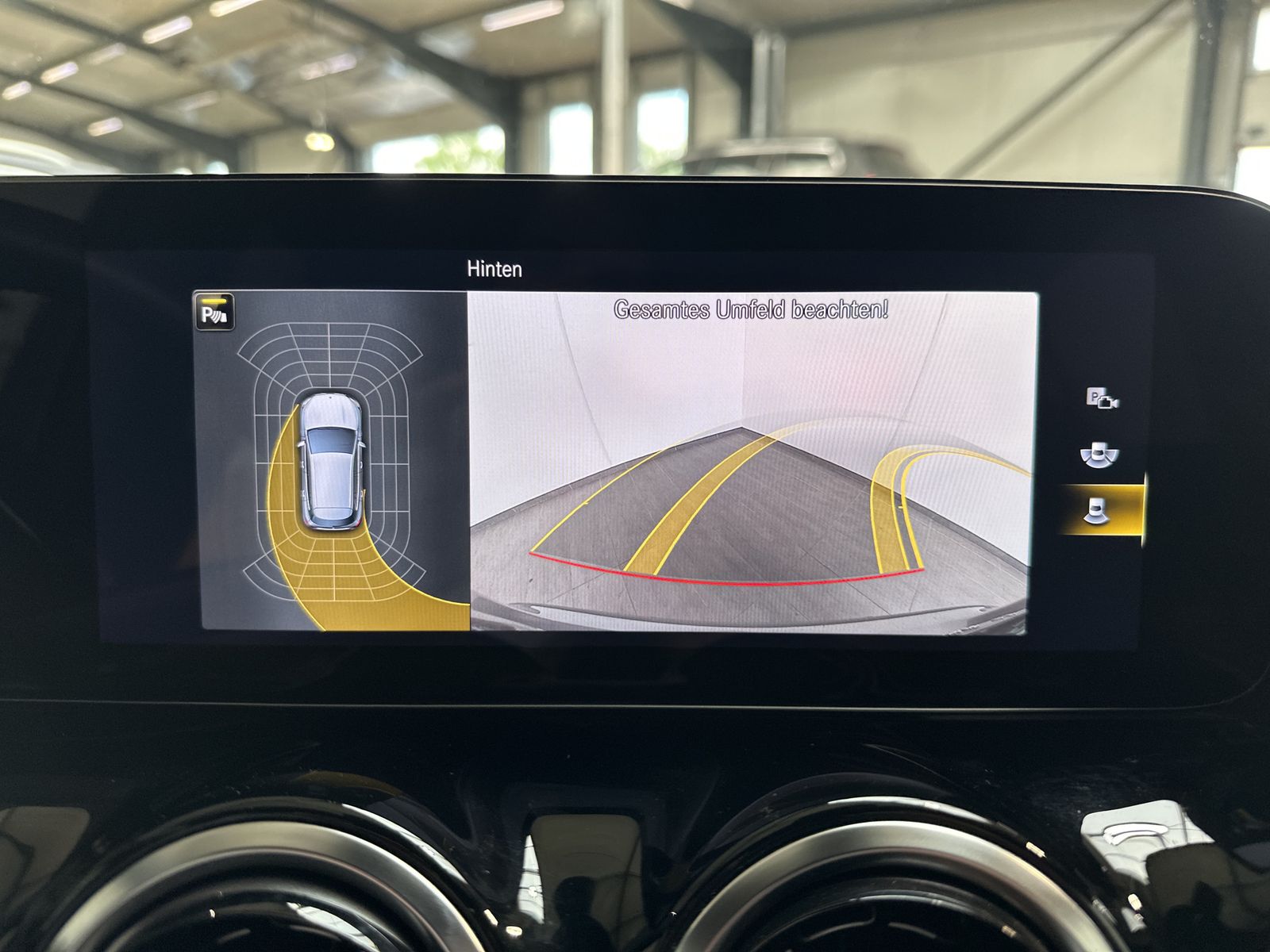 Fahrzeugabbildung Mercedes-Benz GLA 220d AMG Line NAV+MATRIX+KAMERA+PANO