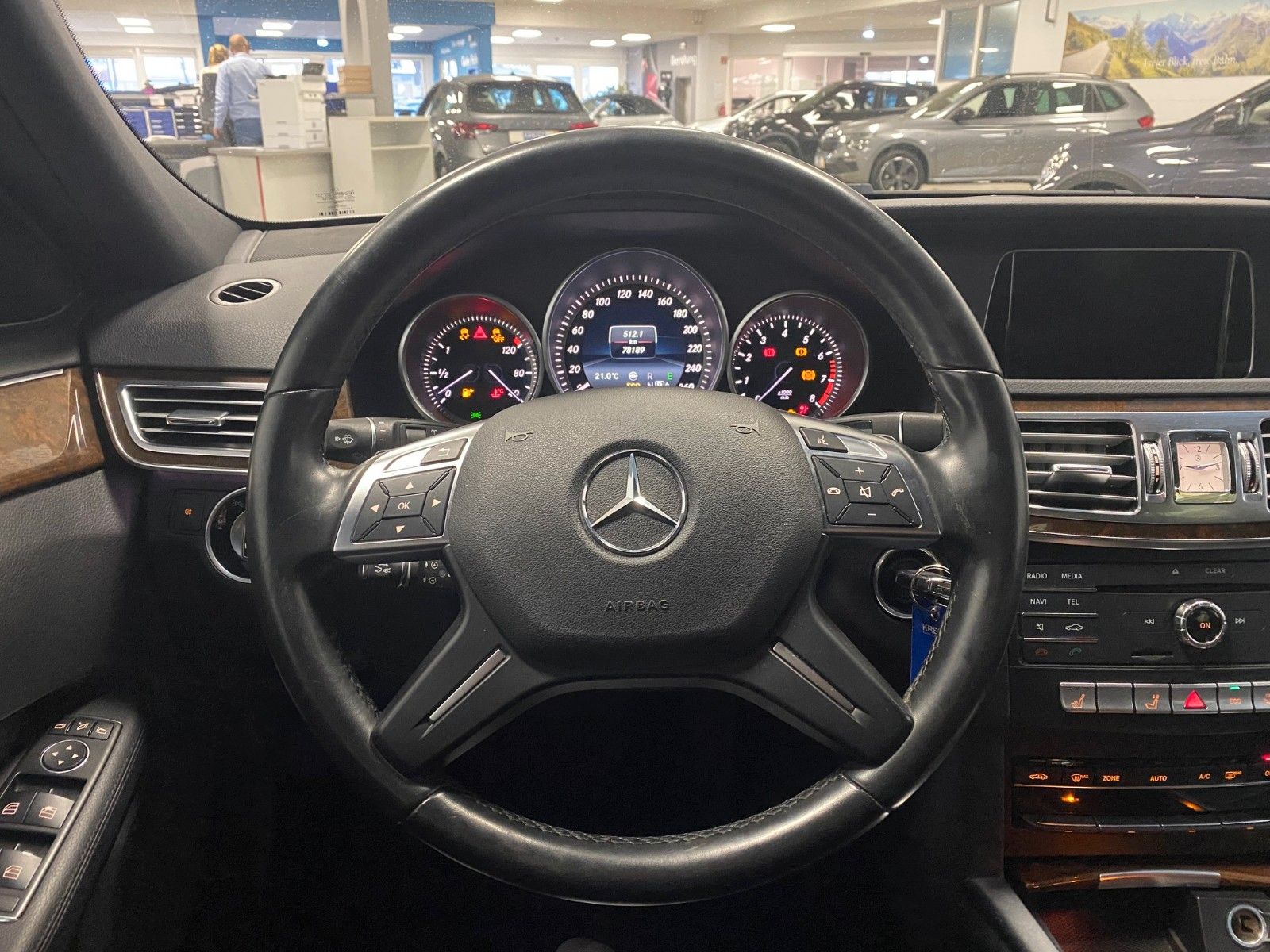 Fahrzeugabbildung Mercedes-Benz E 200 T ELEGANCE+NAVI+LED Scheinwerfer+Distronic