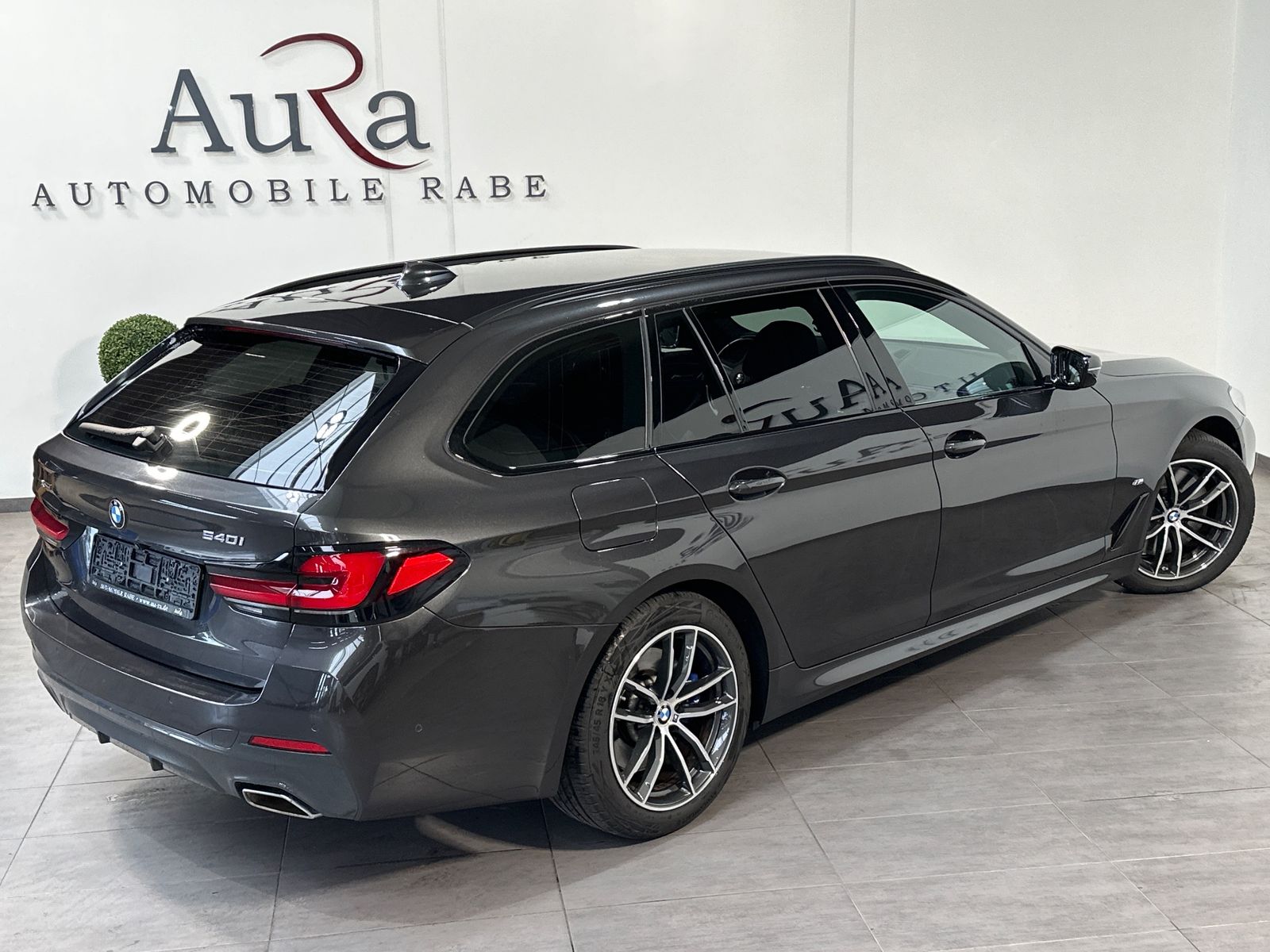 Fahrzeugabbildung BMW 540 i Touring xDrive M-Sport NAV+LED+HEAD-UP