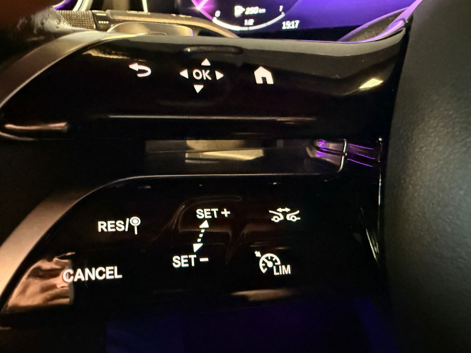 Fahrzeugabbildung Mercedes-Benz C 300TD/AMG/PANO/AMBIENTE/KAMERA/LED/MASSAGE