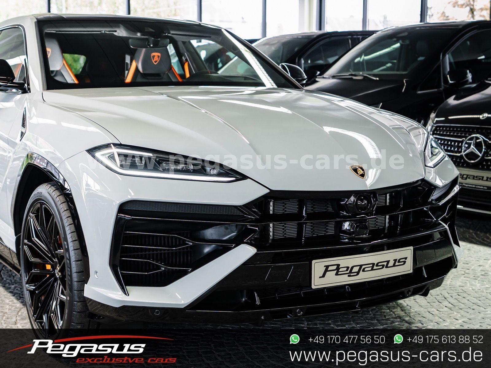 LAMBORGHINI Urus - 16