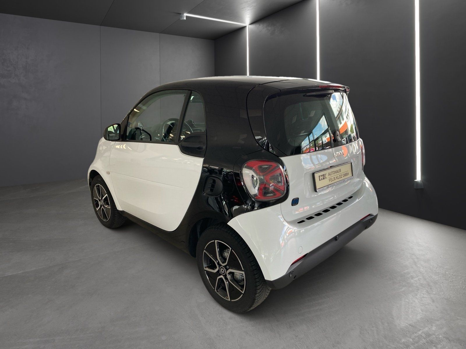 Fahrzeugabbildung Smart smart EQ fortwo Exclusive*Pano*LED*Kamera*22kW*