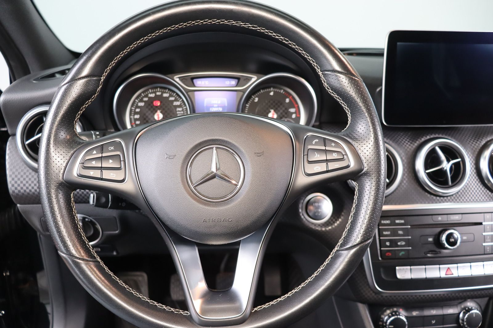 Fahrzeugabbildung Mercedes-Benz A 200 d * LED * Navi * SHZ *