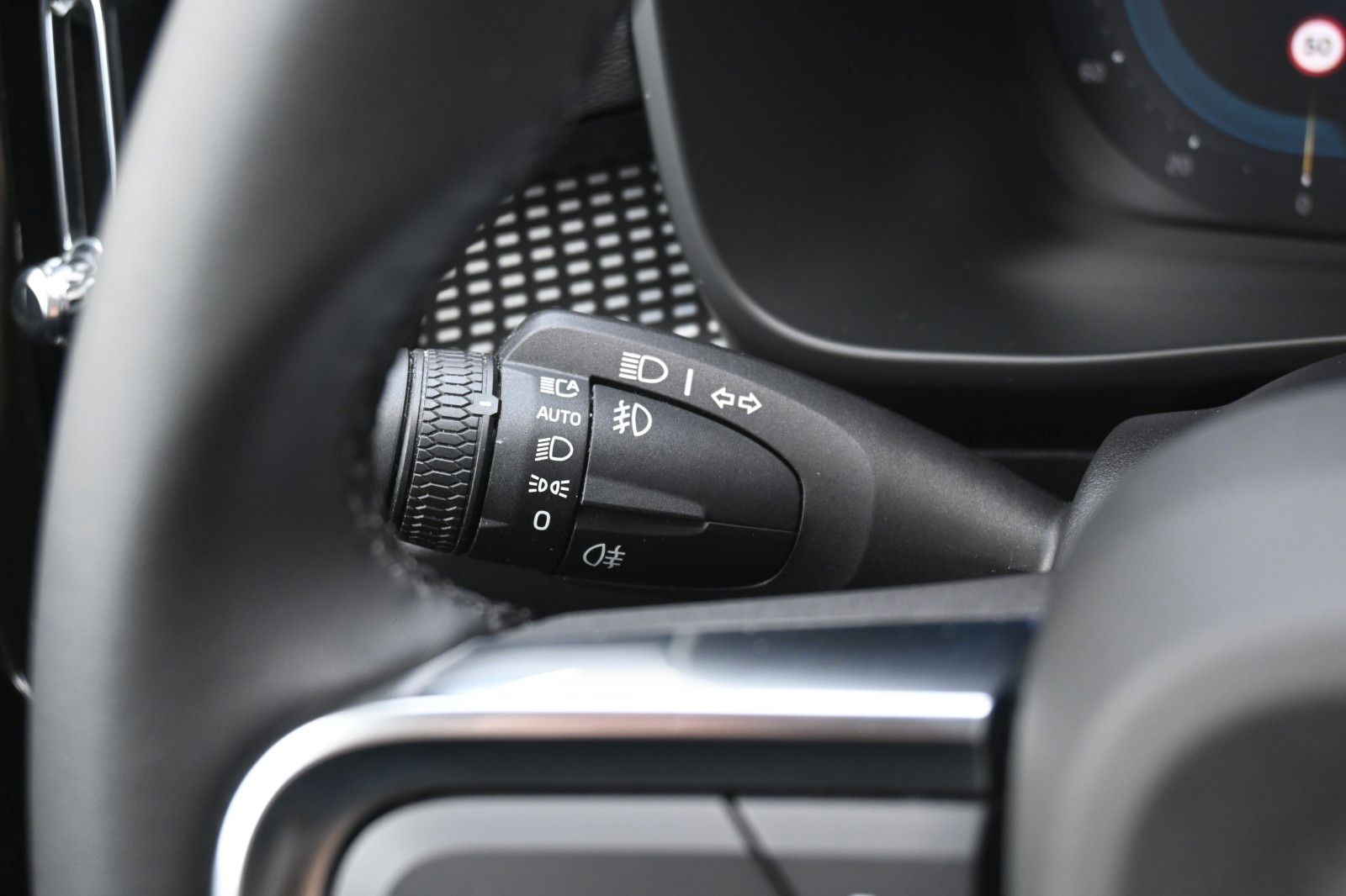 Fahrzeugabbildung Volvo XC40 B4 Plus Dark*LED*PANO*360*STHZ*H&K*DAB*BLIS