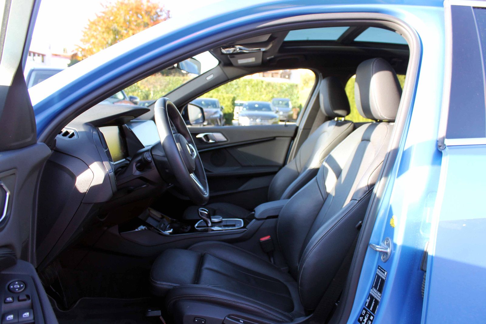 Fahrzeugabbildung BMW 120d xDrive Luxury-Line LED PANO HUD ACC KAM SHZ