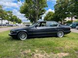 BMW e32 730i - BMW 730 mit Benzin-Antrieb: Limousine, 730i E32