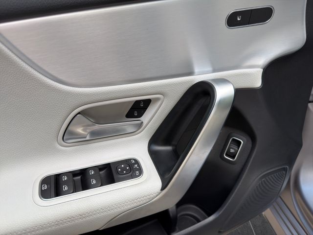 Mercedes-Benz A 220 d AMG PAKET/PANORAMA/HEAD-UP/ – Bild 14 von 21
